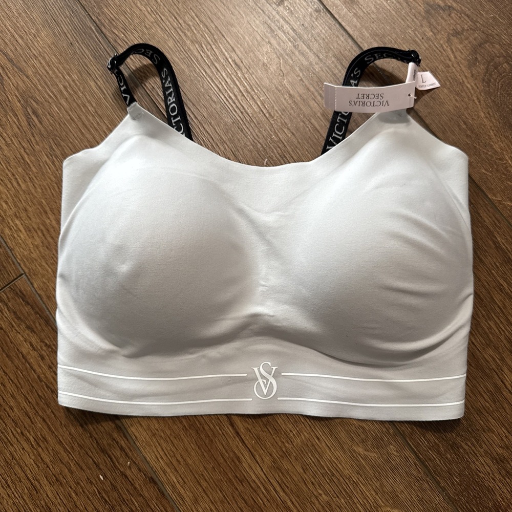 NWT Victoria's Secret Lightly Lined White Trim Off White T Shirt Bra Size L